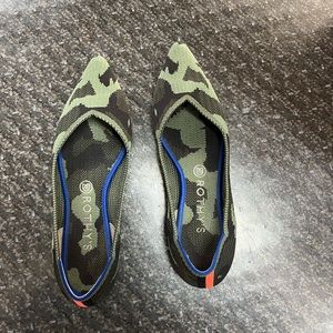 Green Camo Point Rothy’s - Size 10